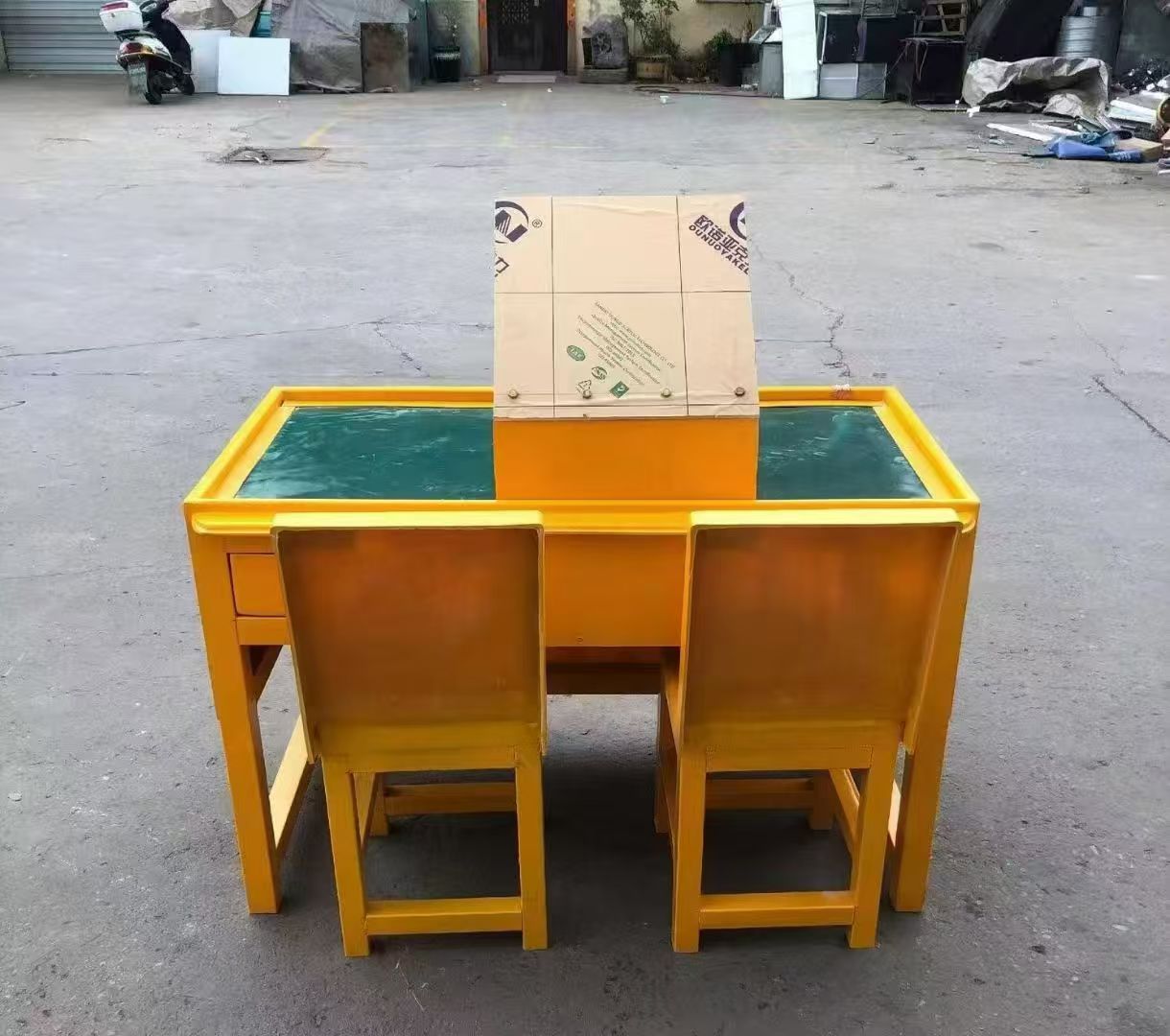 托克逊防静电导通桌井下煤矿火工品发放桌：危险品流转的安全守护者